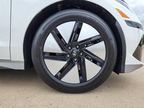 2023 Hyundai IONIQ 6 SE Standard Range