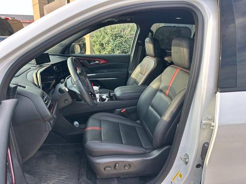 Pearl 2025 Chevrolet Traverse RS