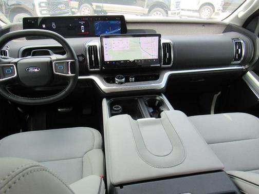 White Metallic 2026 Ford Expedition Platinum