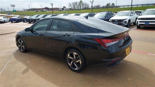 2023 Hyundai ELANTRA SEL