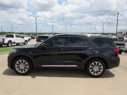 Black Metallic 2026 Ford Explorer Platinum