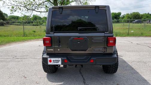 Granite Crystal Clearcoat Metallic 2018 Jeep Wrangler Unlimited Sahara