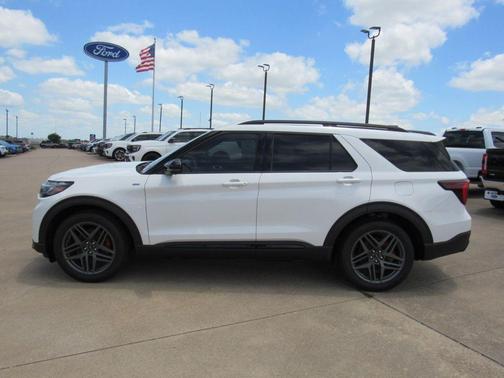 White Metallic 2026 Ford Explorer ST-Line