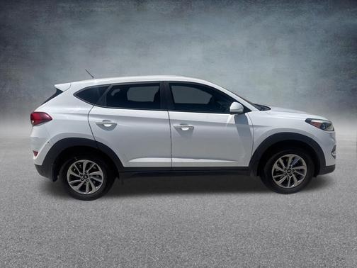 Dazzling White 2018 Hyundai TUCSON SE