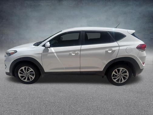 Dazzling White 2018 Hyundai TUCSON SE