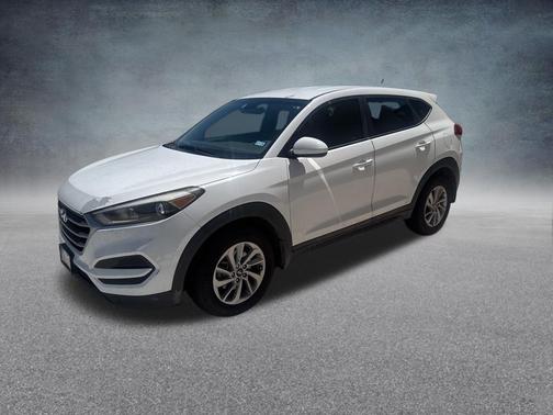Dazzling White 2018 Hyundai TUCSON SE