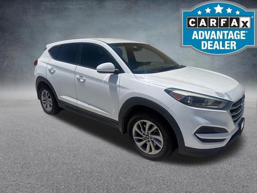 Dazzling White 2018 Hyundai TUCSON SE