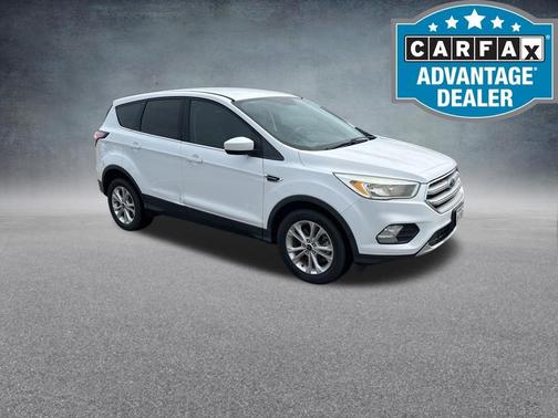 Oxford White 2017 Ford Escape SE