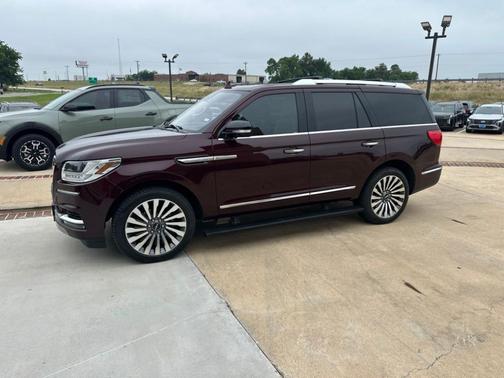 Burgundy 2018 Lincoln Navigator Reserve