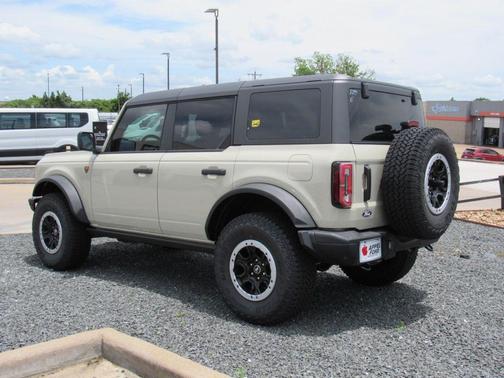 Desert Sand 2026 Ford Bronco Badlands