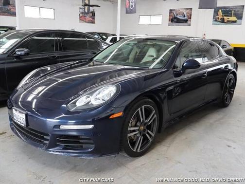 2016 Porsche Panamera 4