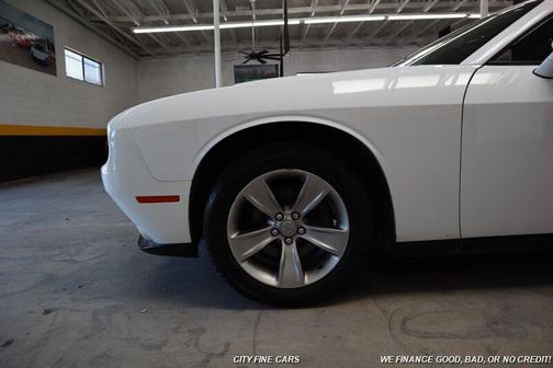 White Knuckle Clearcoat 2019 Dodge Challenger SXT
