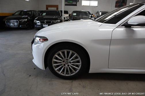 2021 Alfa Romeo Giulia Base