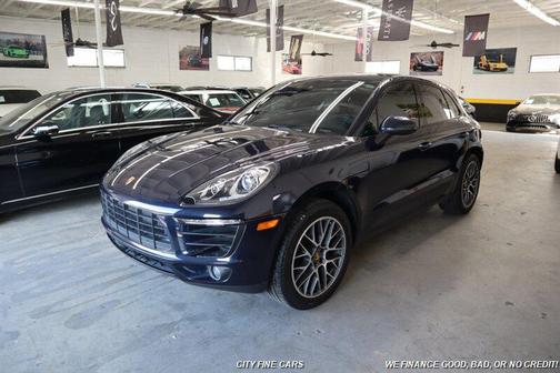 Night Blue Metallic 2018 Porsche Macan Macan Sport Edition