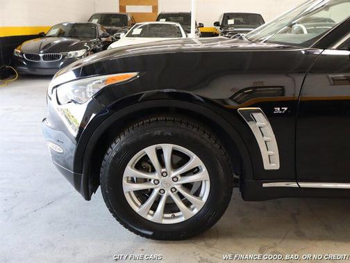 2017 INFINITI QX70 Base