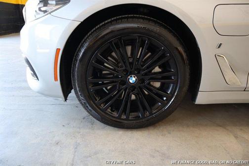 Glacier Silver Metallic 2019 BMW 530e iPerformance