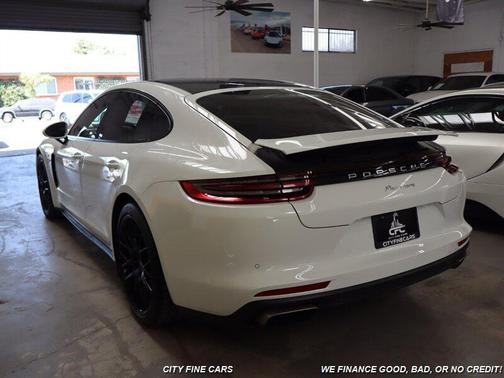 2018 Porsche Panamera 4