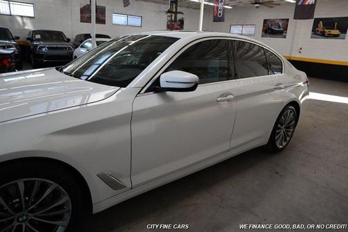 2021 BMW 530 530i