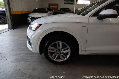 White 2022 Audi Q5 45 S line Premium