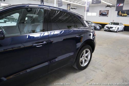 Night Blue Metallic 2018 Porsche Macan Macan