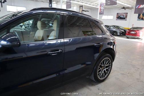 Night Blue Metallic 2018 Porsche Macan Macan