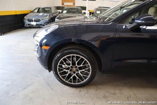 Night Blue Metallic 2018 Porsche Macan Macan