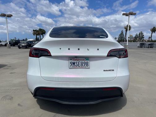 Pearl White Multi-Coat 2024 Tesla Model Y Long Range Dual Motor All-Wheel Drive