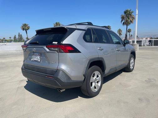Silver Sky Metallic 2019 Toyota RAV4 XLE