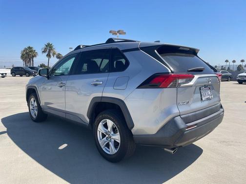 Silver Sky Metallic 2019 Toyota RAV4 XLE