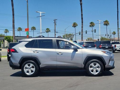 Silver Sky Metallic 2019 Toyota RAV4 XLE