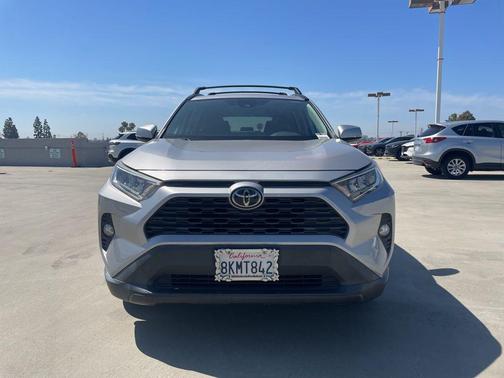 Silver Sky Metallic 2019 Toyota RAV4 XLE