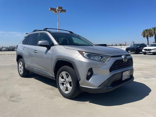 Silver Sky Metallic 2019 Toyota RAV4 XLE