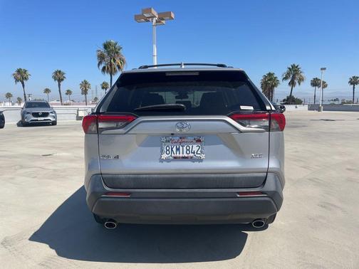 Silver Sky Metallic 2019 Toyota RAV4 XLE