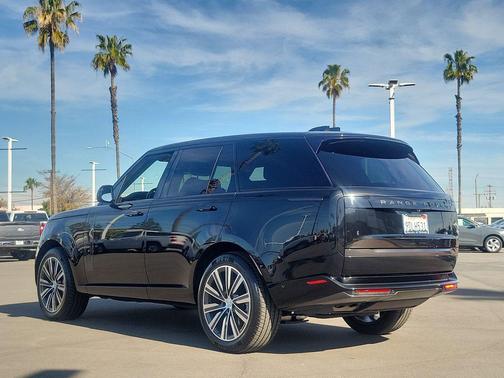 2023 Land Rover Range Rover P530 SE