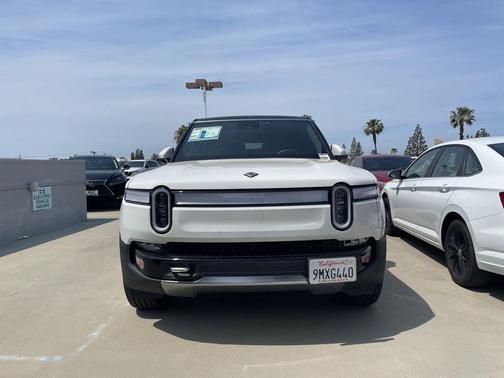 2024 Rivian R1S Adventure