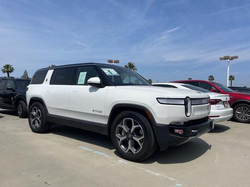 2024 Rivian R1S Adventure