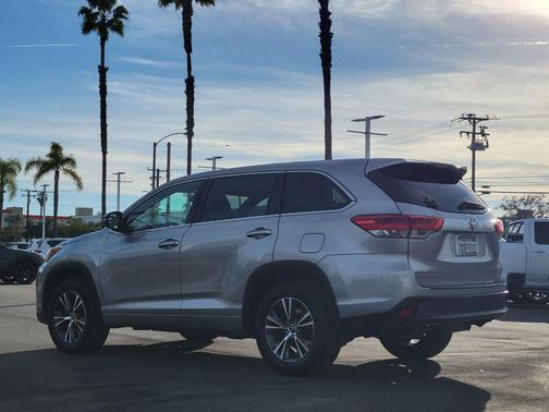 2017 Toyota Highlander LE I4