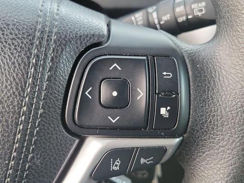 2017 Toyota Highlander LE I4