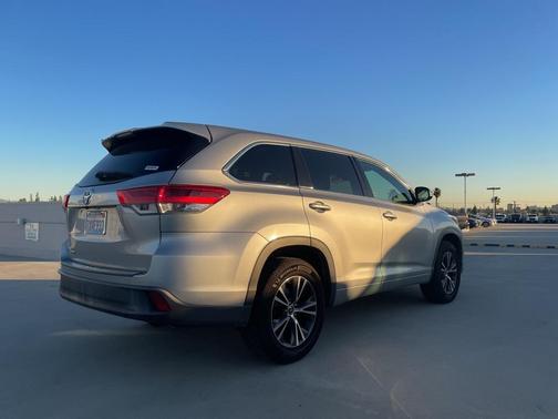 2017 Toyota Highlander LE I4