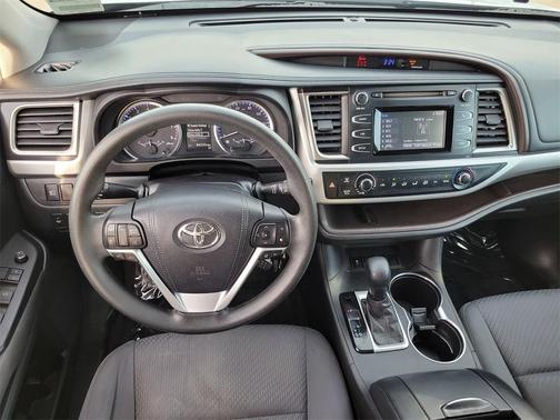 2017 Toyota Highlander LE I4