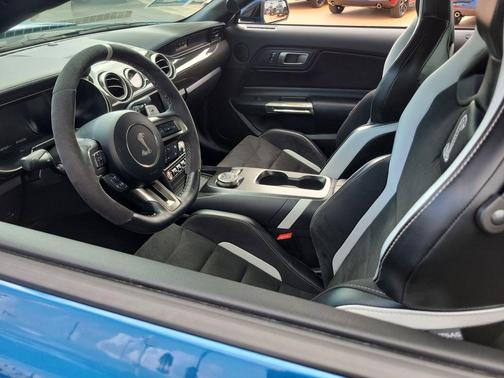 FORD PERFORMANCE BLUE 2020 Ford Shelby GT500 Base