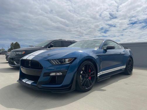 FORD PERFORMANCE BLUE 2020 Ford Shelby GT500 Base