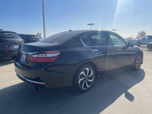 2017 Honda Accord EX-L w/Navigation & Honda Sensing