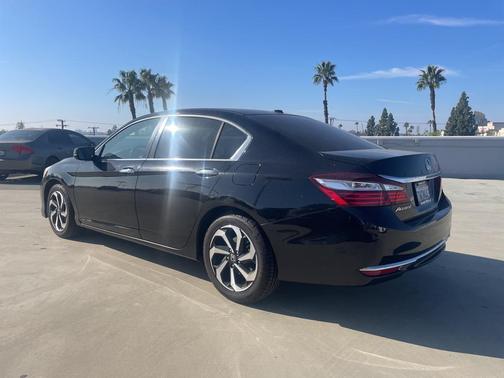 2017 Honda Accord EX-L w/Navigation & Honda Sensing