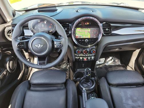 MINI Yours Enigmatic Black Metallic 2023 MINI Hardtop Cooper S
