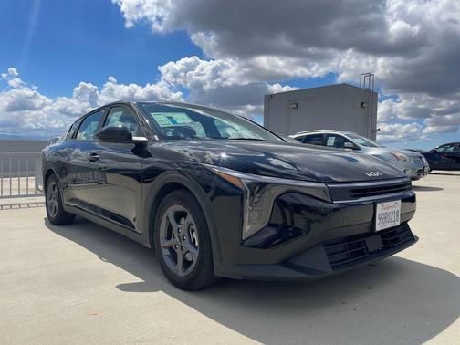 Aurora Black Pearl 2025 Kia K4 LXS