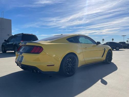2016 Ford Shelby GT350 Base