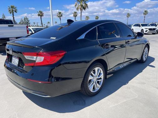 Crystal Black Pearl 2018 Honda Accord LX