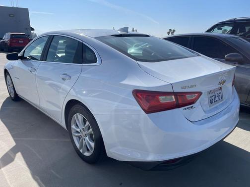 Summit White 2018 Chevrolet Malibu LT