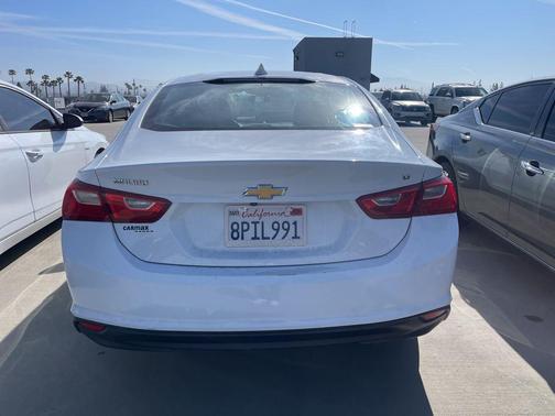 Summit White 2018 Chevrolet Malibu LT